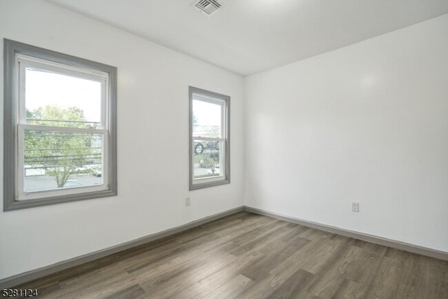 Building Photo - 143 Valley Rd
