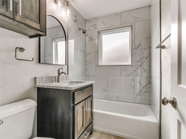 Building Photo - 202 Thompson Dr