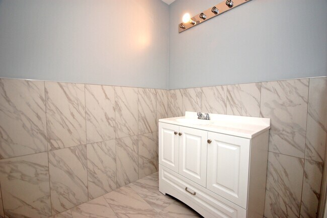 Building Photo - 56 Chelsea Way