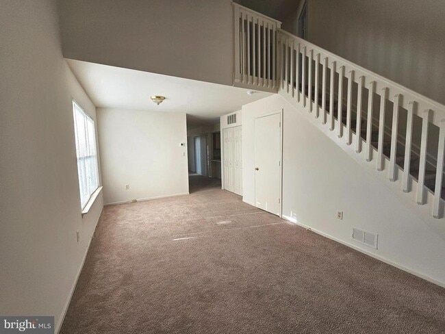 Building Photo - 38 Heatherfield Way