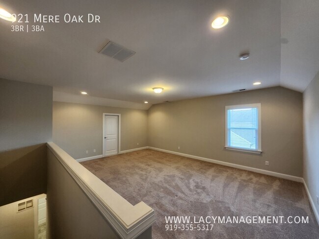 Building Photo - 921 Mere Oak Dr