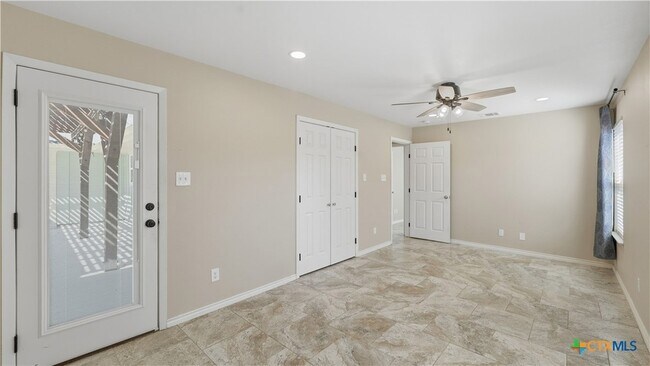Building Photo - 1409 Highland Dr