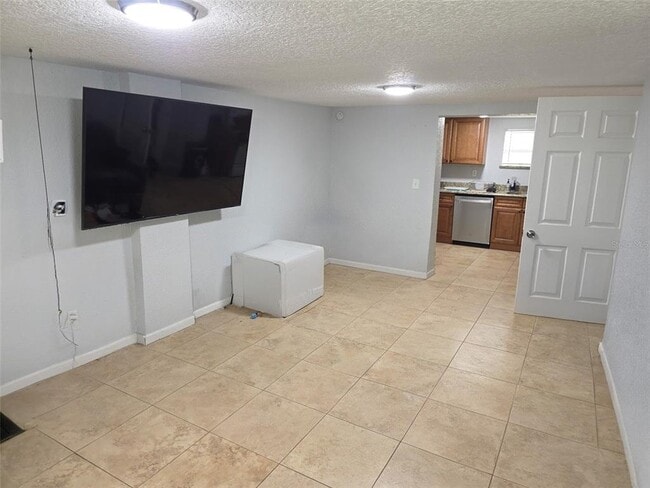 Building Photo - 4425 Fairview Ave