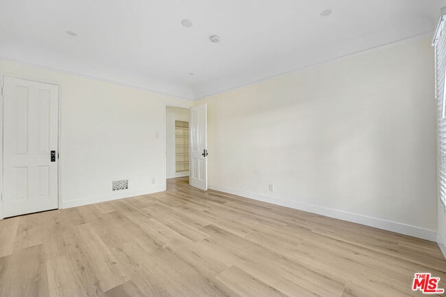 Building Photo - 158 S Elm Dr