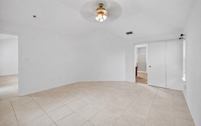 Building Photo - 19635 Vernier Woods Ln