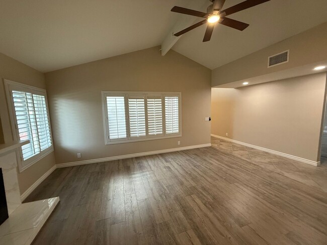 Building Photo - Beautiful Home in Camarillo