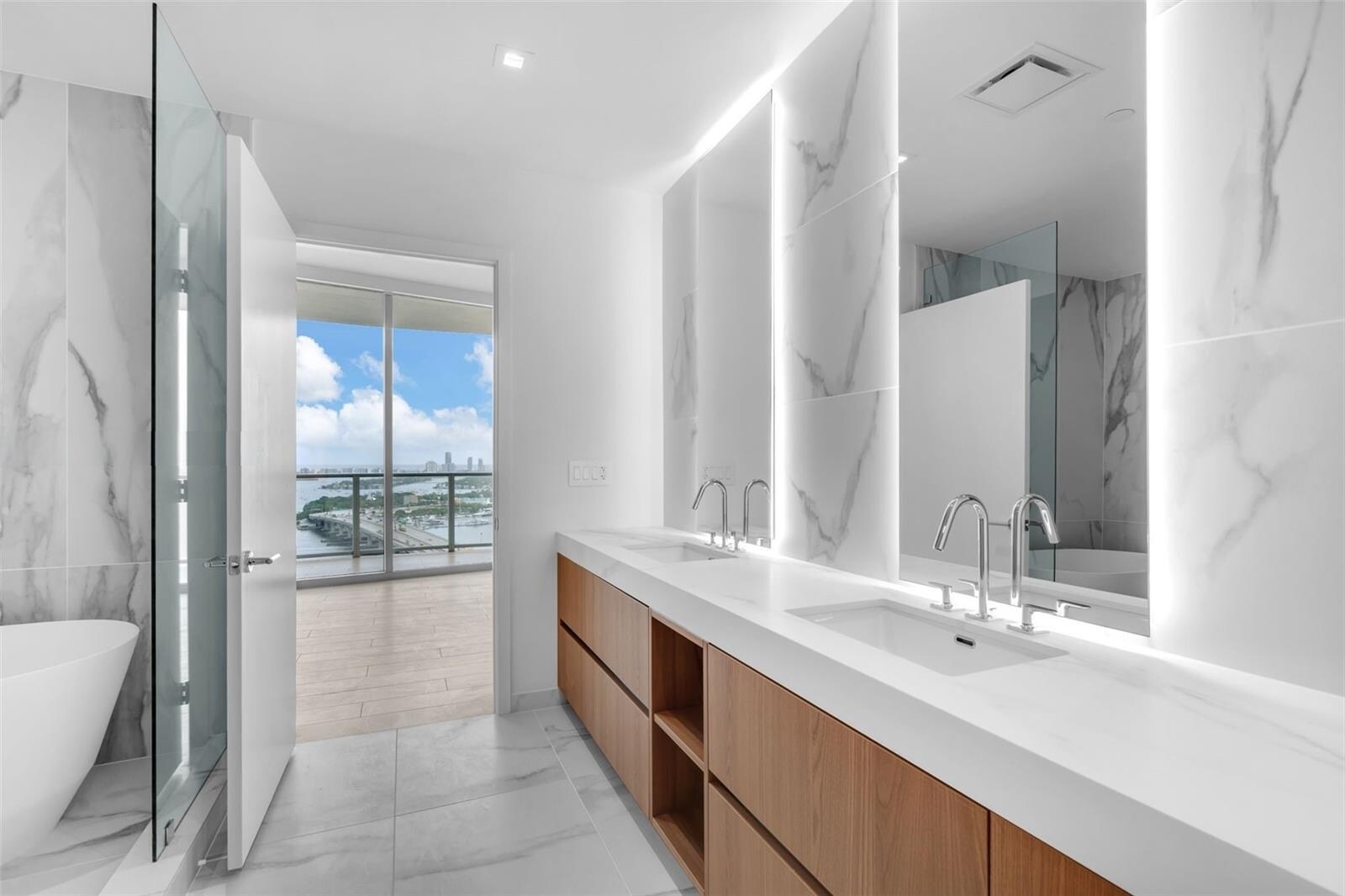 Building Photo - 1400 Biscayne Blvd