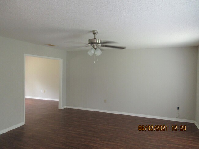 Building Photo - 107 Dewitt Cir