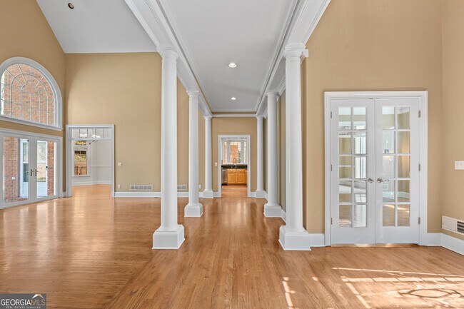 Building Photo - 235 Smokerise Trce