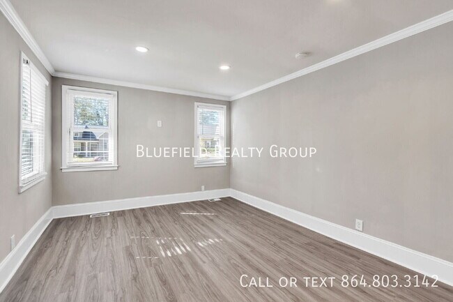 Building Photo - 25 Celand St