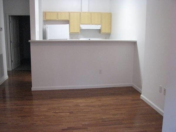 Building Photo - 165 Johnston St