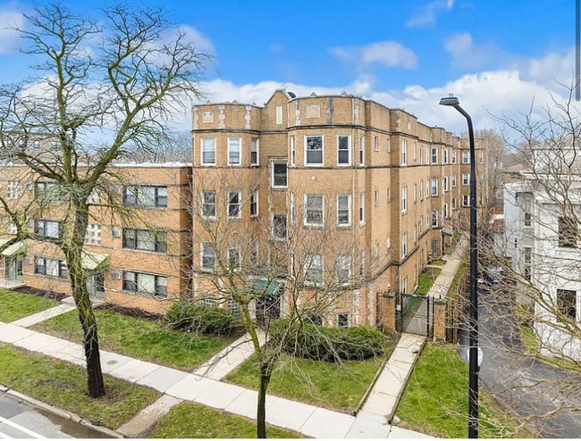 Building Photo - 7664 S South Shore Dr