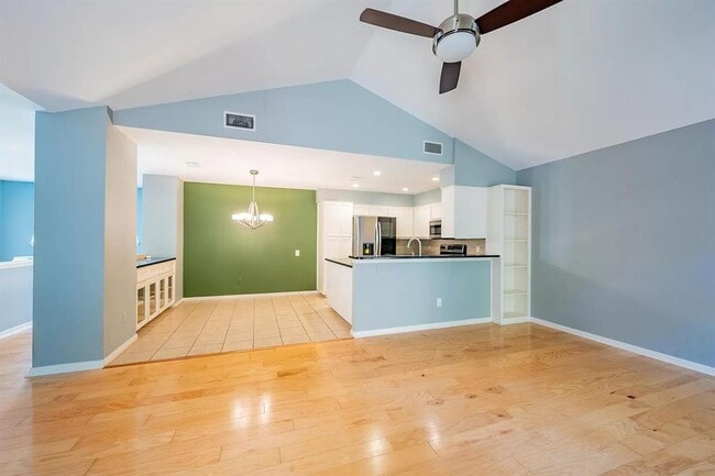 Building Photo - 6616 Mesa Hollow Dr