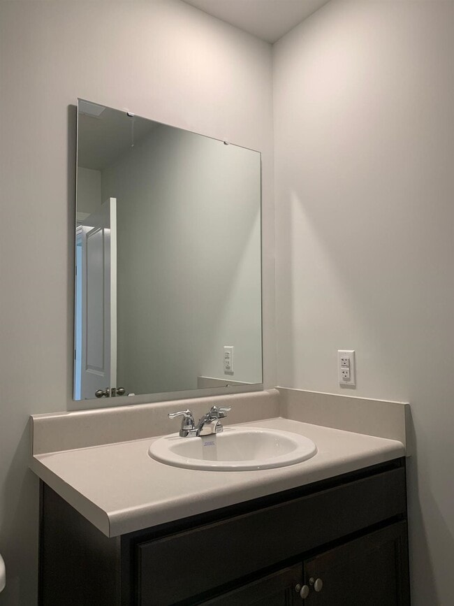 Building Photo - 235 Spencer Cir