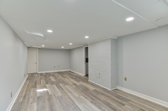 Building Photo - 511 Cannons Ln