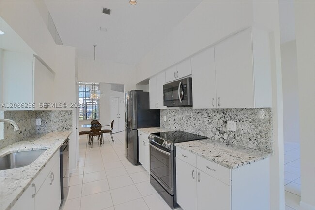 Building Photo - 11622 Creekside Dr