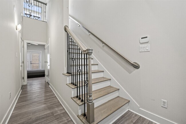 Building Photo - 4104 Marina St