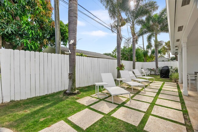 Building Photo - 240 Santa Lucia Dr
