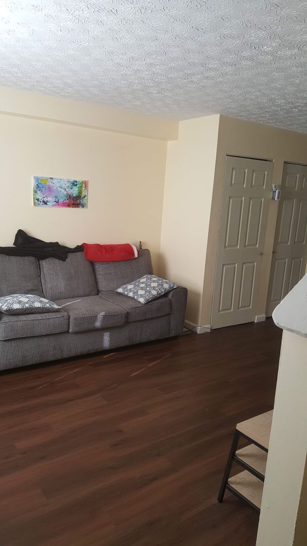 Building Photo - 356 E 13th Ave