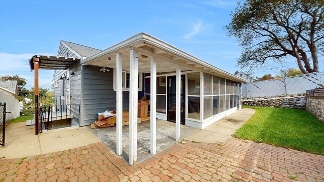 Building Photo - 61 Montmorenci Ave