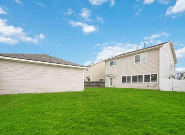 Building Photo - 20827 Settlers Lake Cir N