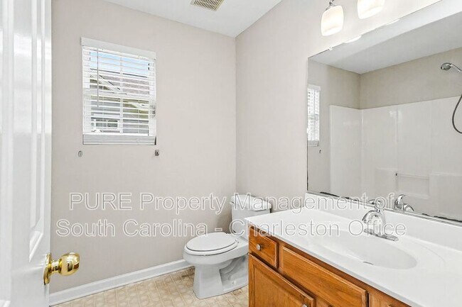 Building Photo - 3372 Wayland Dr