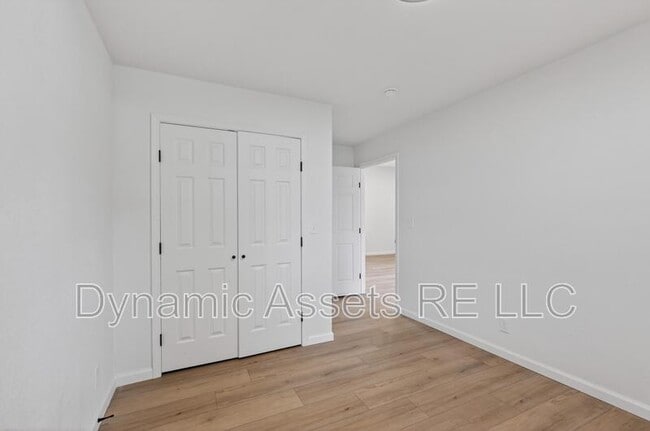 Building Photo - 542 E 23rd St