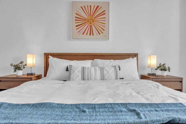 Building Photo - 68 W 37th St