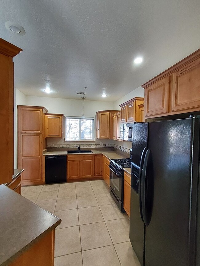 RENT REDUCED: Mt Elden Villas: Large Townhome - 3 Bedroom 2.5 Bath ...