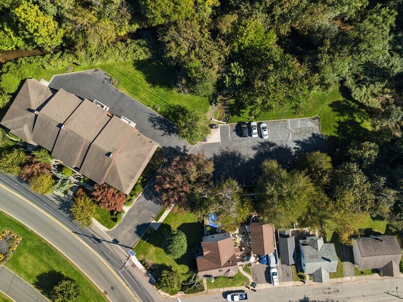 Building Photo - 70 Harristown Rd