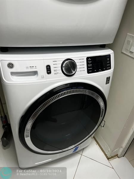 Building Photo - 327 Lancaster St