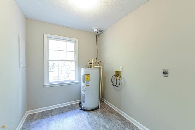 Building Photo - 25 Elberta Dr