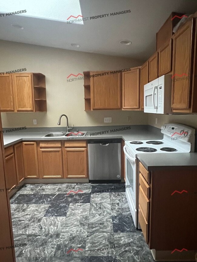 Building Photo - R152B