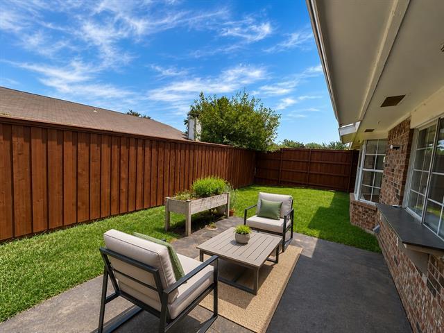 Building Photo - 733 Middle Cove Dr