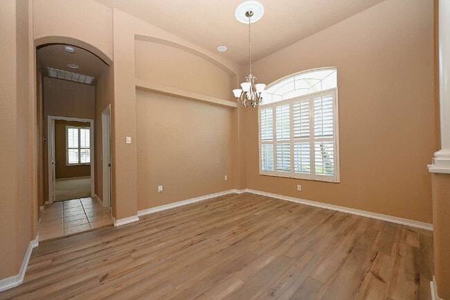 Building Photo - 2618 High Ridge Dr