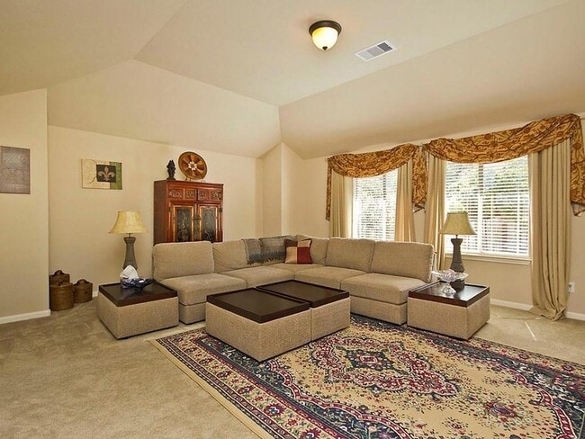 Building Photo - 271 Longmont Ln