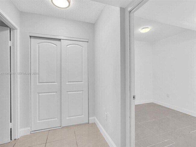 Building Photo - 1770 NE 191st St