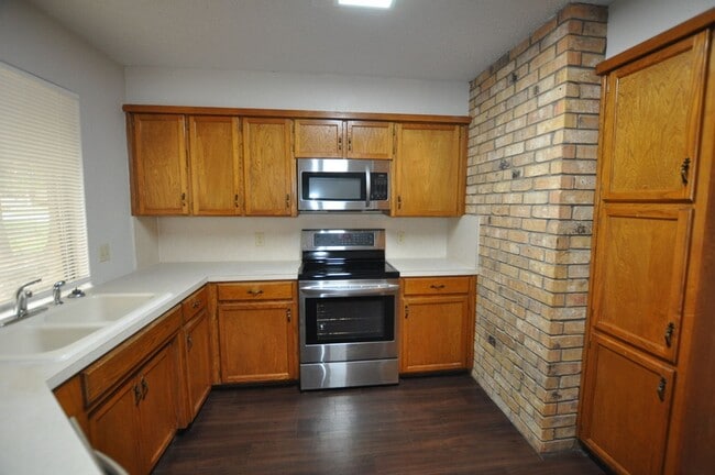Building Photo - 103 Kenshire Ct
