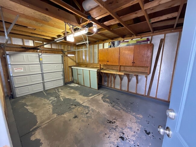Building Photo - 3 Bedroom Home Available Near E Woodmen Rd...