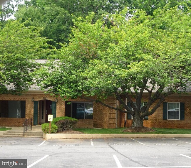 Building Photo - 5801 Cove Landing Rd