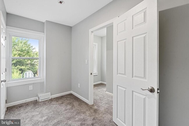 Building Photo - 225 Market St