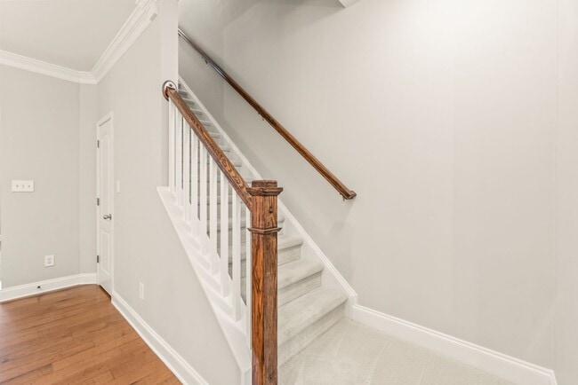 Building Photo - (Coming Soon) Newly Renovated Townhome Oas...