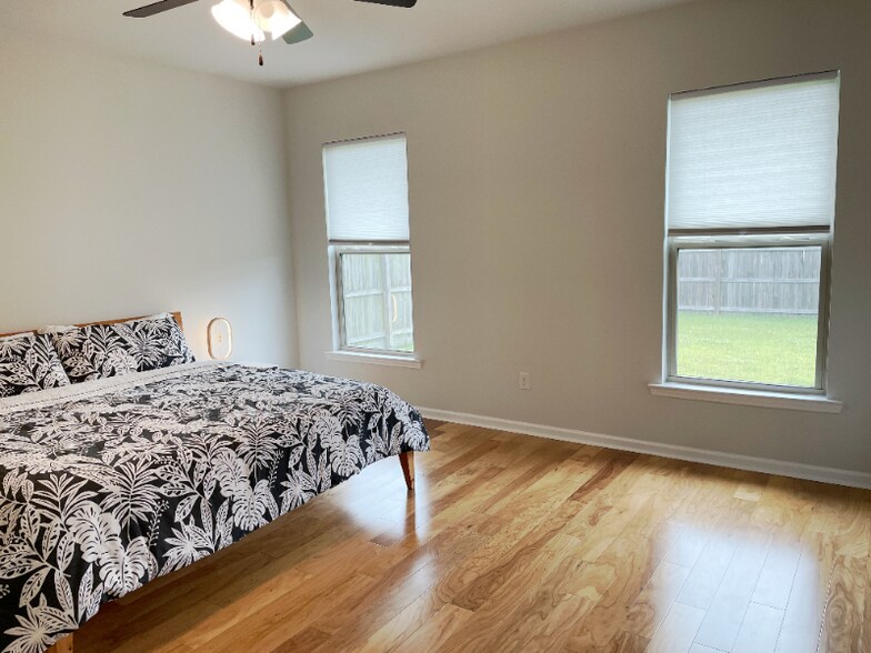 Building Photo - 1038 Gentle Wind Dr