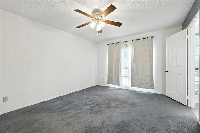 Building Photo - 990 Acorn Dr