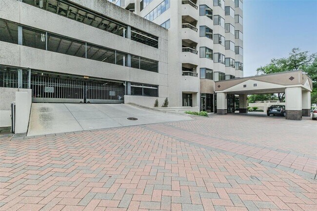 Building Photo - 2001 Holcombe Blvd