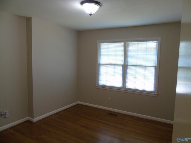 Building Photo - 2213 Maysville Rd NE