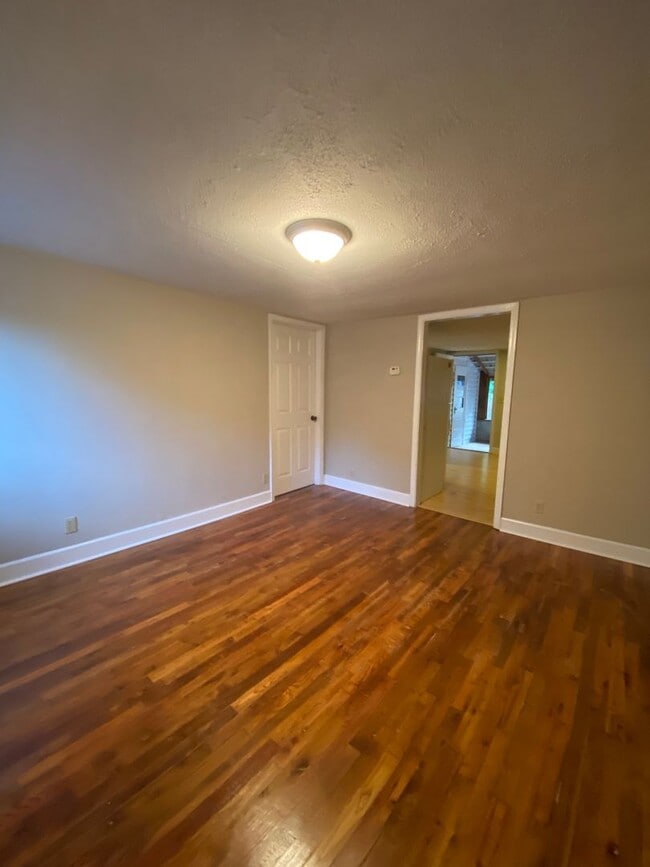 Building Photo - Charming 3-Bedroom, 2-Bath House with Detached Garage on west side of Athens, GA - PRE-LEASE FOR ...