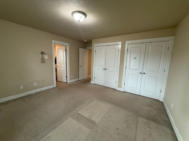 Building Photo - 3 Bedroom Home for Rent in Hood River