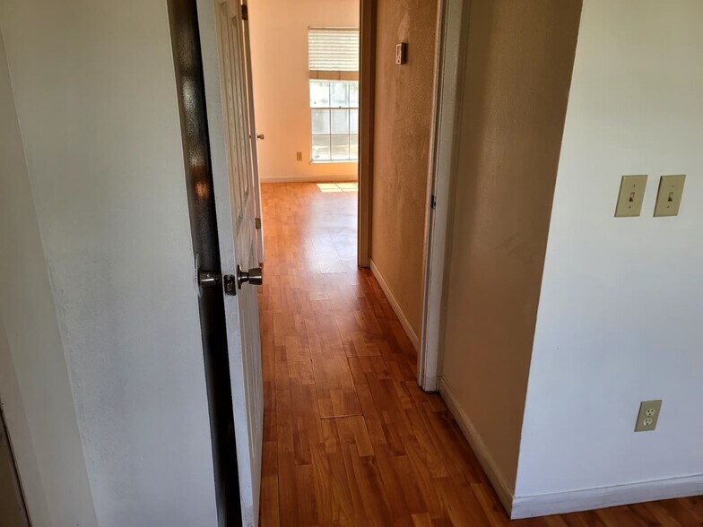 Building Photo - 3213 Windover Ave