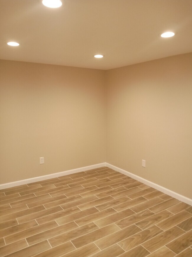 Building Photo - 2649 Wentworth Road, Unit 3